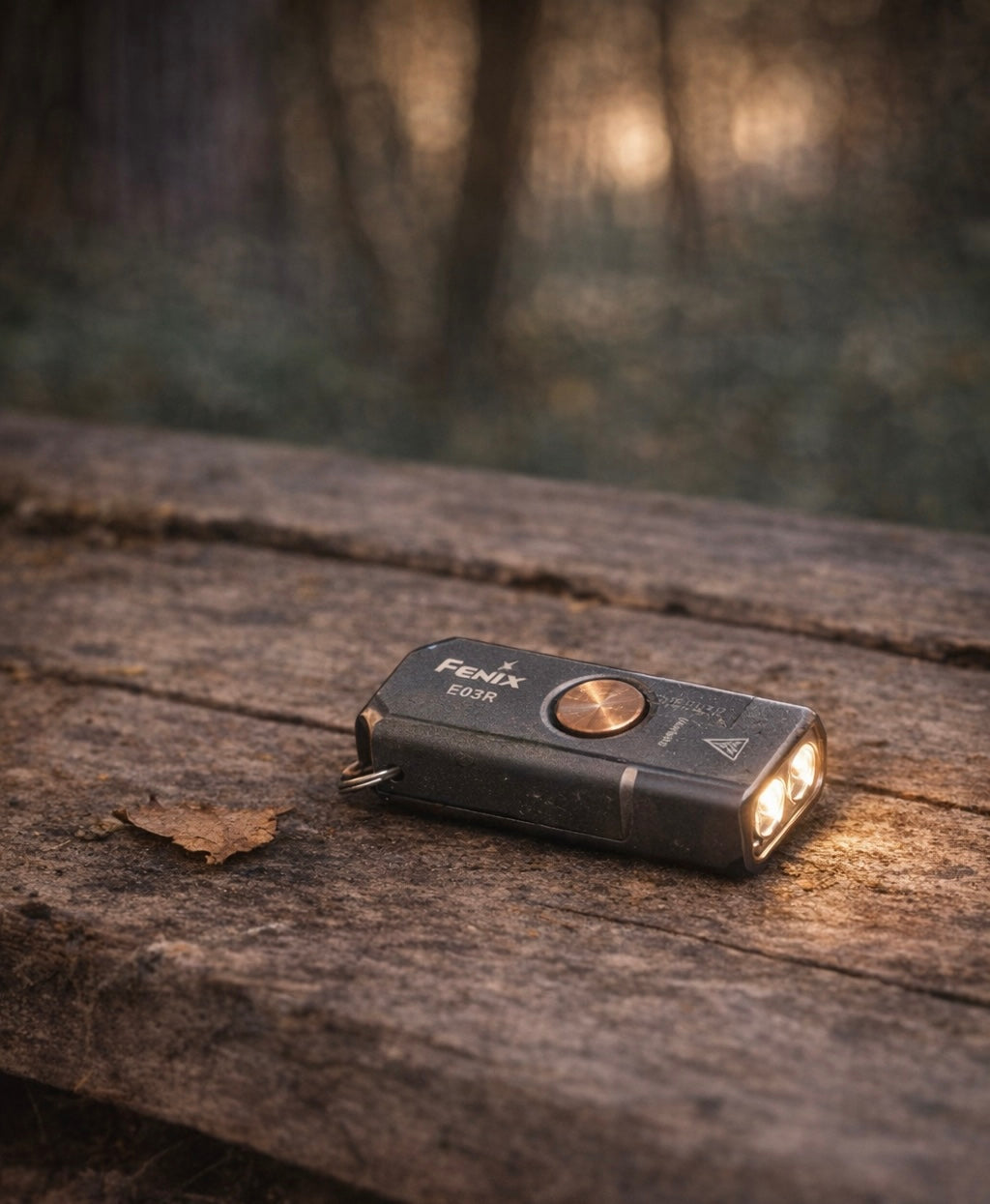 Zeer sterke oplaadbare EDC Mini Zaklamp. Zonder dat ik het merk heb ik deze vaak in m’n broekzak , super sterk.